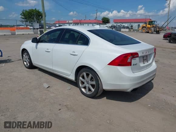 2016 Volvo S60 T5 Drive-E Premier z VIN YV126MFK3G2392567, wystawiony jako IAAI lot #42731679 z przebiegiem 91 321 mil mil oraz . Historia ofert i sprzedaży dostępna na DreamBid. Obrazek 3.