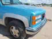 1989 GMC Sierra 1500 z VIN 1GTDK14K7KZ540666, wystawiony jako IAAI lot #42829910 z przebiegiem 180 287 mil mil oraz . Historia ofert i sprzedaży dostępna na DreamBid. Obrazek 6.