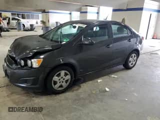 2014 Chevrolet Sonic LS z VIN 1G1JA5SH4E4161364, wystawiony jako Copart lot #81525265 z przebiegiem 133 728 mil mil oraz Czysty tytuł • Clean title. Historia ofert i sprzedaży dostępna na DreamBid. Obrazek 1.