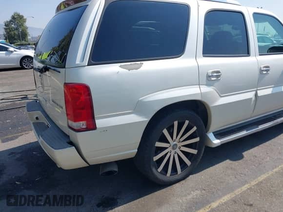 2004 Cadillac Escalade with VIN 1GYEC63T74R310907, listed as a IAAI auction lot 42747095 with 165,755 mi miles and . Bid and sale history available at DreamBid. Image 6.