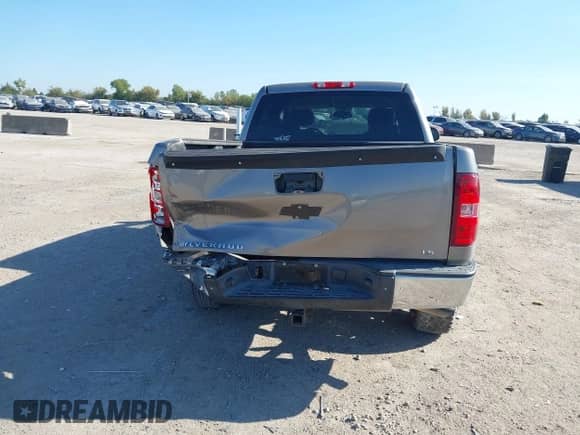2012 Chevrolet Silverado 1500 LS z VIN 3GCPCREA2CG304751, wystawiony jako IAAI lot #43454086 z przebiegiem 201 223 mil mil oraz . Historia ofert i sprzedaży dostępna na DreamBid. Obrazek 16.
