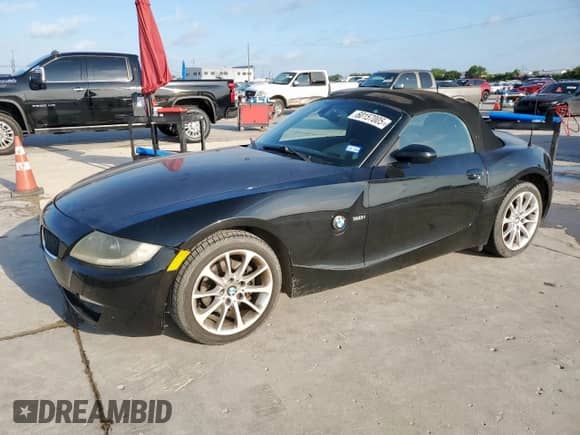 2006 BMW Z4 3.0i с VIN 4USBU33546LW67323, выставлен на аукционе Copart как лот 60157005 с пробегом 113 979 миль миль и Чистый • Clean title. История ставок и продаж доступна на DreamBid. Изображение 1.