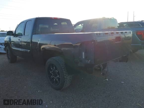 2011 Chevrolet Silverado 1500 LT z VIN 1GCRCSE08BZ276587, wystawiony jako IAAI lot #42464061 z przebiegiem 134 318 mil mil oraz . Historia ofert i sprzedaży dostępna na DreamBid. Obrazek 3.