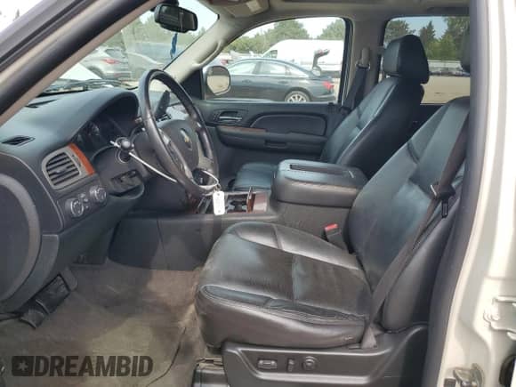 2009 Chevrolet Suburban LTZ with VIN 1GNFK36359R210164, listed as a Copart auction lot 81458345 with 134,921 mi miles and Salvage title. Bid and sale history available at DreamBid. Image 7.