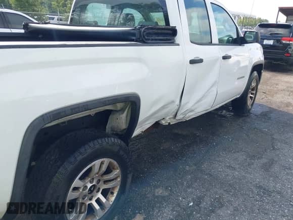 2018 GMC Sierra 1500 z VIN 1GTR1LEH7JZ183155, wystawiony jako IAAI lot #43118203 z przebiegiem 277 165 mil mil oraz . Historia ofert i sprzedaży dostępna na DreamBid. Obrazek 6.