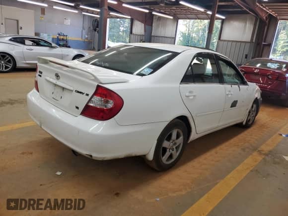 2002 Toyota Camry XLE with VIN 4T1BF32K32U006681, listed as a Copart auction lot 80753465 with 345,586 mi miles and Salvage title. Bid and sale history available at DreamBid. Image 3.