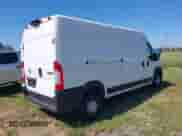 2023 Ram ProMaster Cargo z VIN 3C6LRVDGXPE563721, wystawiony jako IAAI lot #43155985 z przebiegiem 92 555 mil mil oraz . Historia ofert i sprzedaży dostępna na DreamBid. Obrazek 4.