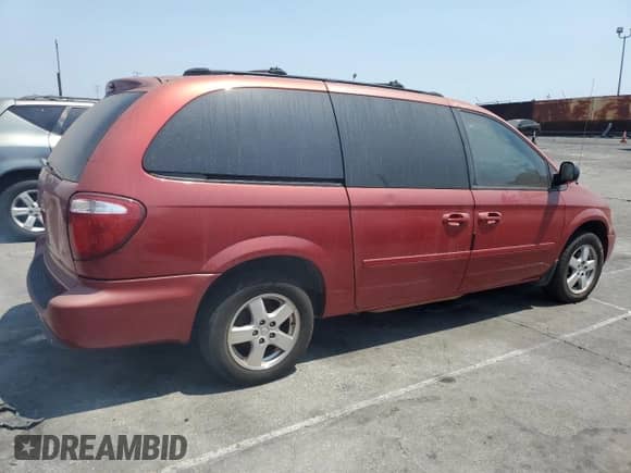 2005 Dodge Caravan SXT with VIN 2D4GP44L95R181377, listed as a Copart auction lot 68830515 with 133,671 mi miles and Clean title. Bid and sale history available at DreamBid. Image 3.