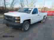 2014 Chevrolet Silverado 1500 Work Truck z VIN 1GCNCPEH6EZ387130, wystawiony jako IAAI lot #41587179 z przebiegiem 185 724 mil mil oraz . Historia ofert i sprzedaży dostępna na DreamBid. Obrazek 2.