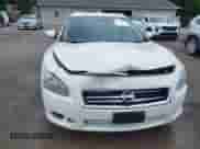 2013 Nissan Maxima SV z VIN 1N4AA5AP1DC825064, wystawiony jako IAAI lot #42550258 z przebiegiem 145 222 mil mil oraz . Historia ofert i sprzedaży dostępna na DreamBid. Obrazek 6.