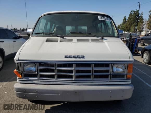1992 Dodge Passenger with VIN 2B4HB25Y2NK166045, listed as a Copart auction lot 64503405 with 88,372 mi miles and Clean title. Bid and sale history available at DreamBid. Image 5.