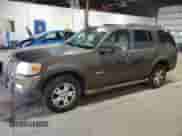 2008 Ford Explorer XLT z VIN 1FMEU63EX8UA04772, wystawiony jako Copart lot #84036285 z przebiegiem 198 726 mil mil oraz Czysty tytuł • Clean title. Historia ofert i sprzedaży dostępna na DreamBid. Obrazek 1.