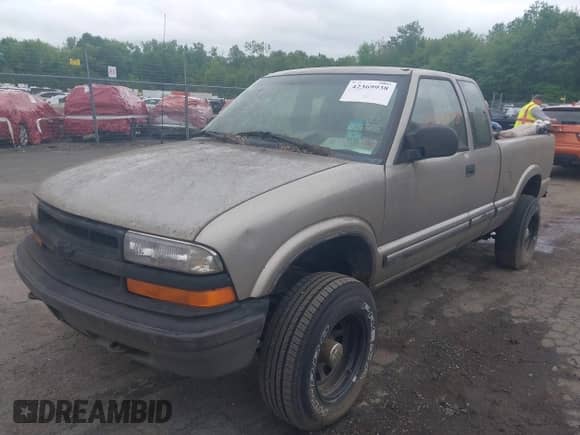 2000 Chevrolet S-10 LS с VIN 1GCDT19WXYK172235, выставлен на аукционе IAAI как лот 42369938 с пробегом 90 784 миль миль и . История ставок и продаж доступна на DreamBid. Изображение 2.