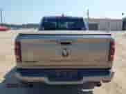 2022 Ram 1500 Laramie z VIN 1C6SRFJT0NN362552, wystawiony jako IAAI lot #43220035 z przebiegiem 50 088 mil mil oraz . Historia ofert i sprzedaży dostępna na DreamBid. Obrazek 16.