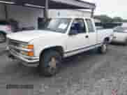 1998 Chevrolet Silverado 1500 z VIN 1GCEK19R3WE129448, wystawiony jako IAAI lot #42975561 z przebiegiem 592 686 mil mil oraz . Historia ofert i sprzedaży dostępna na DreamBid. Obrazek 2.