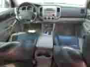 2010 Toyota Tacoma PreRunner z VIN 5TEJU4GN7AZ708023, wystawiony jako Copart lot #84866105 z przebiegiem 195 283 mil mil oraz Szkoda całkowita • Salvage title. Historia ofert i sprzedaży dostępna na DreamBid. Obrazek 8.