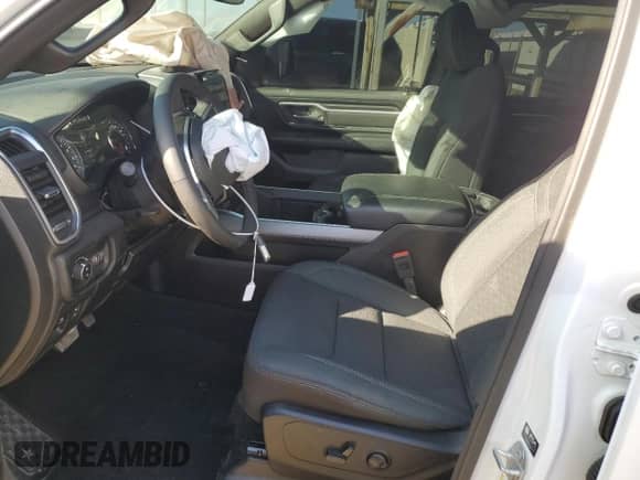 2025 Ram 1500 Big Horn z VIN 1C6RREFG4SN586522, wystawiony jako Copart lot #47024205 z przebiegiem 10 108 mil mil oraz Szkoda całkowita • Salvage title. Historia ofert i sprzedaży dostępna na DreamBid. Obrazek 7.