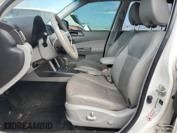 2013 Subaru Forester X Limited z VIN JF2SHAEC1DH442661, wystawiony jako Copart lot #82128475 z przebiegiem 220 891 mil mil oraz Szkoda całkowita • Salvage title. Historia ofert i sprzedaży dostępna na DreamBid. Obrazek 7.