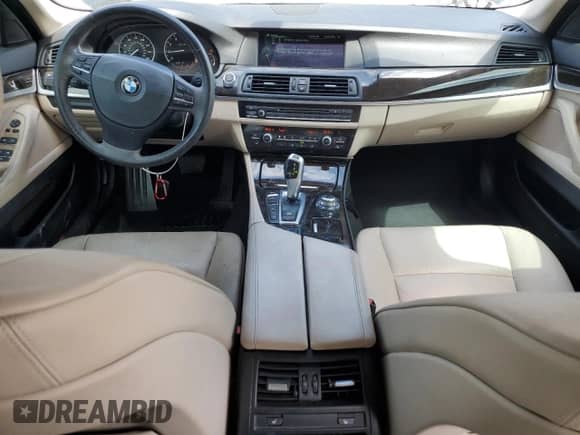 2013 BMW 5 Series 528i xDrive z VIN WBAXH5C58DDW15208, wystawiony jako Copart lot #70733145 z przebiegiem 137 484 mil mil oraz Szkoda całkowita • Salvage title. Historia ofert i sprzedaży dostępna na DreamBid. Obrazek 8.