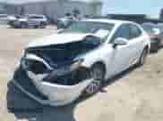 2018 Toyota Camry SE z VIN 4T1B11HK0JU023012, wystawiony jako IAAI lot #43142534 z przebiegiem 122 170 mil mil oraz . Historia ofert i sprzedaży dostępna na DreamBid. Obrazek 18.