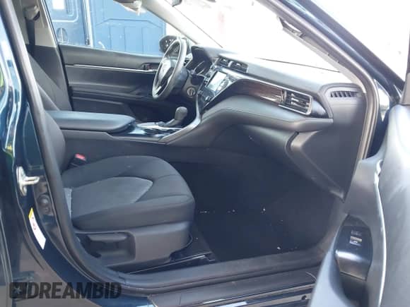 2019 Toyota Camry SE z VIN 4T1B11HKXKU683964, wystawiony jako IAAI lot #43364127 z przebiegiem 76 775 mil mil oraz . Historia ofert i sprzedaży dostępna na DreamBid. Obrazek 5.