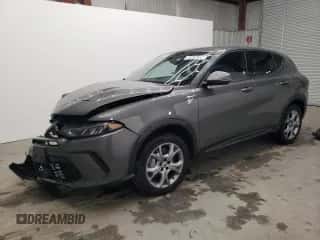 2024 Dodge Hornet R/T z VIN ZACPDFCW3R3A29125, wystawiony jako Copart lot #80836174 z przebiegiem Nie podano mil oraz Szkoda całkowita • Salvage title. Historia ofert i sprzedaży dostępna na DreamBid. Obrazek 1.