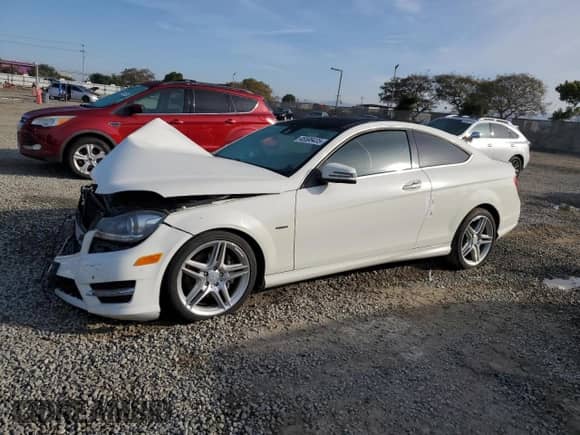 2012 Mercedes-Benz C 350 с VIN WDDGJ5HB6CF861091, выставлен на аукционе Copart как лот 45595435 с пробегом 154 833 миль миль и Списание • Salvage title. История ставок и продаж доступна на DreamBid. Изображение 1.