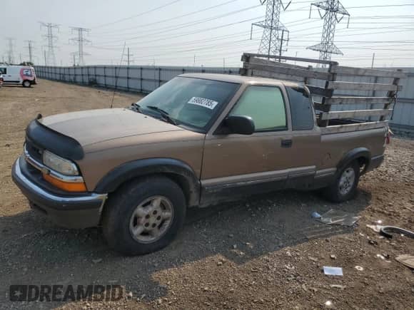 2002 Chevrolet S-10 LS z VIN 1GCDT19W428115646, wystawiony jako Copart lot #59882785 z przebiegiem 259 331 mil mil oraz Szkoda całkowita • Salvage title. Historia ofert i sprzedaży dostępna na DreamBid. Obrazek 1.