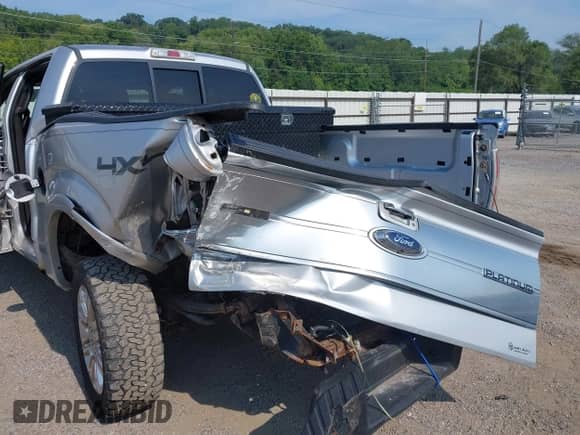 2011 Ford F-150 XLT z VIN 1FTFW1ET2BFD23371, wystawiony jako IAAI lot #42881433 z przebiegiem 175 841 mil mil oraz . Historia ofert i sprzedaży dostępna na DreamBid. Obrazek 6.