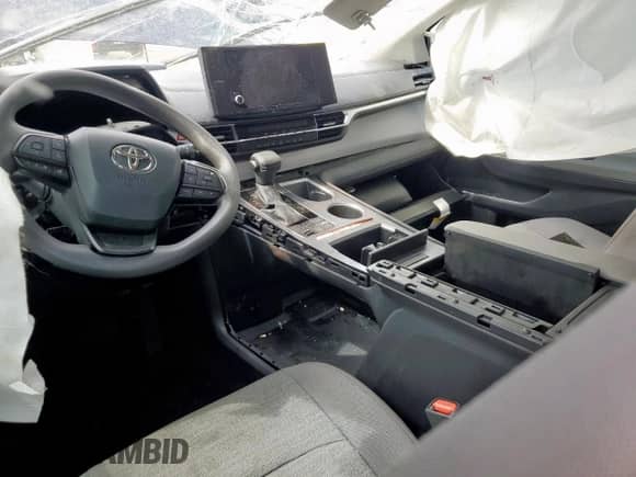 2025 Toyota Sienna LE with VIN 5TDKRKEC9SS241438, listed as a Copart auction lot 60120085 with Not provided miles and Salvage title. Bid and sale history available at DreamBid. Image 8.