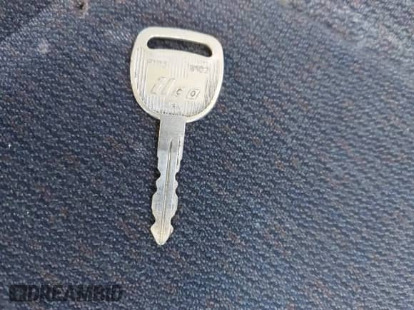 2000 GMC Sierra 1500 SL с VIN 1GTEC14W2YZ200810, выставлен на аукционе IAAI как лот 41599749 с пробегом 214 441 миль миль и . История ставок и продаж доступна на DreamBid. Изображение 11.