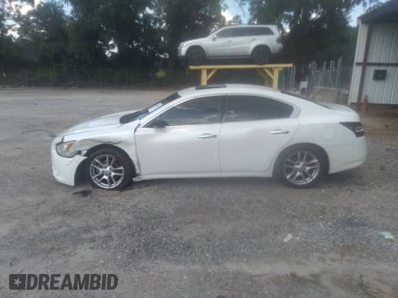 2014 Nissan Maxima SV z VIN 1N4AA5APXEC434383, wystawiony jako IAAI lot #42901633 z przebiegiem 140 159 mil mil oraz . Historia ofert i sprzedaży dostępna na DreamBid. Obrazek 14.