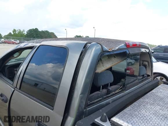 2005 Dodge 2500 SLT with VIN 3D7KR28C55G724977, listed as a IAAI auction lot 42632624 with 171,692 mi miles and . Bid and sale history available at DreamBid. Image 17.