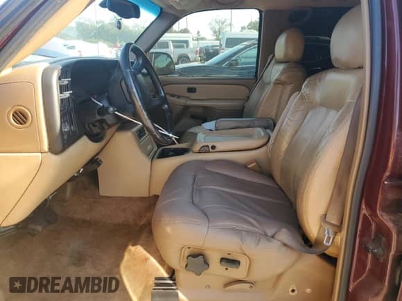 2000 Chevrolet Suburban LT z VIN 3GNEC16T0YG132453, wystawiony jako Copart lot #75047174 z przebiegiem Nie podano mil oraz Szkoda całkowita • Salvage title. Historia ofert i sprzedaży dostępna na DreamBid. Obrazek 7.