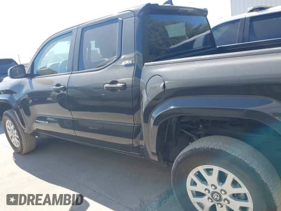 2024 Toyota Tacoma TRD Off Road with VIN 3TMLB5JN7RM022960, listed as a IAAI auction lot 43431604 with 25,332 mi miles and . Bid and sale history available at DreamBid. Image 14.