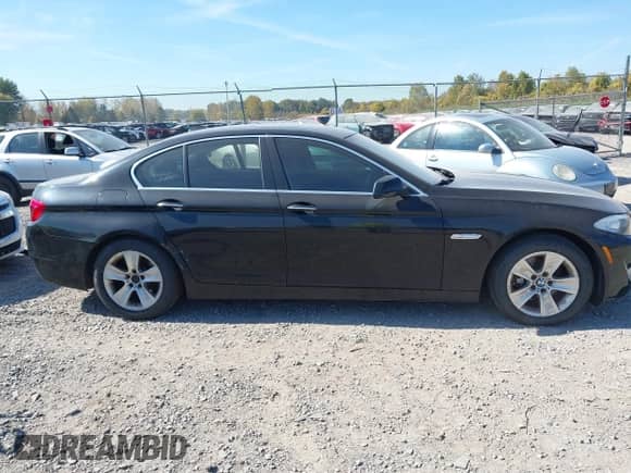 2013 BMW 5 Series 528i xDrive с VIN WBAXH5C50DDW13761, выставлен на аукционе IAAI как лот 43386827 с пробегом 166 604 миль миль и . История ставок и продаж доступна на DreamBid. Изображение 13.