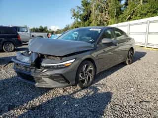 2025 Hyundai Elantra Limited z VIN KMHLP4DGXSU903433, wystawiony jako Copart lot #69616725 z przebiegiem 13 882 mil mil oraz Nie do naprawy • Non repairable. Historia ofert i sprzedaży dostępna na DreamBid. Obrazek 1.