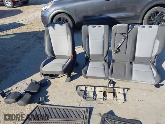 2018 Ford Escape SE с VIN 1FMCU9GD4JUB16483, выставлен на аукционе IAAI как лот 43256053 с пробегом 141 013 миль миль и . История ставок и продаж доступна на DreamBid. Изображение 12.