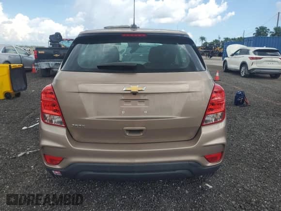 2018 Chevrolet Trax LS z VIN 3GNCJKSB9JL410747, wystawiony jako Copart lot #68047585 z przebiegiem Nie podano mil oraz Szkoda całkowita • Salvage title. Historia ofert i sprzedaży dostępna na DreamBid. Obrazek 6.
