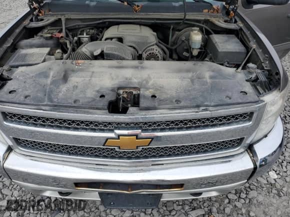 2013 Chevrolet Silverado 1500 LT z VIN 1GCRKSE74DZ311211, wystawiony jako Copart lot #82740825 z przebiegiem 258 775 mil mil oraz Czysty tytuł • Clean title. Historia ofert i sprzedaży dostępna na DreamBid. Obrazek 11.