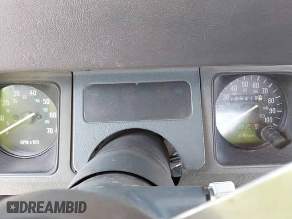 1989 Jeep Wrangler with VIN 2J4FY39T9KJ141247, listed as a IAAI auction lot 42783916 with 165,419 mi miles and . Bid and sale history available at DreamBid. Image 7.