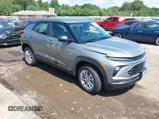 2025 Chevrolet TrailBlazer LS с VIN KL79MMSL1SB155798, выставлен на аукционе IAAI как лот 42972278 с пробегом 2 138 миль миль и . История ставок и продаж доступна на DreamBid. Изображение 1.