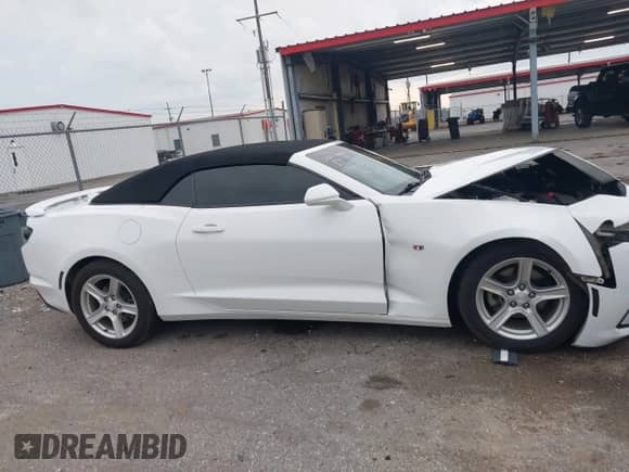 2020 Chevrolet Camaro 1LT с VIN 1G1FB3DX1L0106953, выставлен на аукционе IAAI как лот 43113084 с пробегом 54 909 миль миль и . История ставок и продаж доступна на DreamBid. Изображение 13.