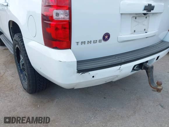 2013 Chevrolet Tahoe LS z VIN 1GNSCAE09DR120953, wystawiony jako IAAI lot #43337822 z przebiegiem 218 955 mil mil oraz . Historia ofert i sprzedaży dostępna na DreamBid. Obrazek 6.