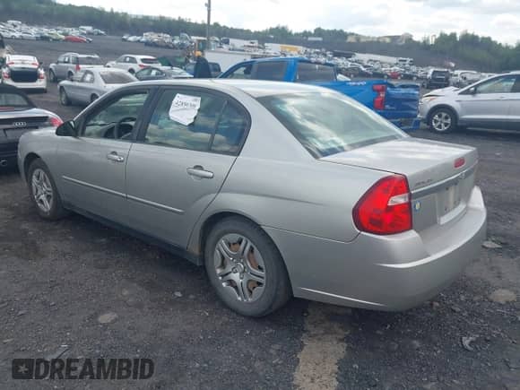 2008 Chevrolet Malibu Classic LS 2FL z VIN 1G1ZS58N88F106759, wystawiony jako IAAI lot #42890308 z przebiegiem 176 500 mil mil oraz . Historia ofert i sprzedaży dostępna na DreamBid. Obrazek 3.