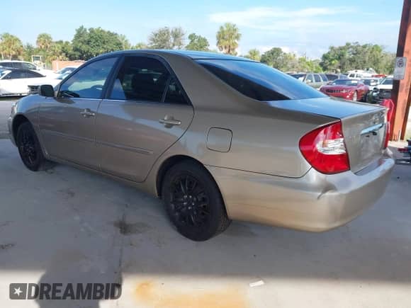 2004 Toyota Camry LE z VIN 4T1BE32K34U291565, wystawiony jako IAAI lot #42818319 z przebiegiem 59 993 mil mil oraz . Historia ofert i sprzedaży dostępna na DreamBid. Obrazek 3.