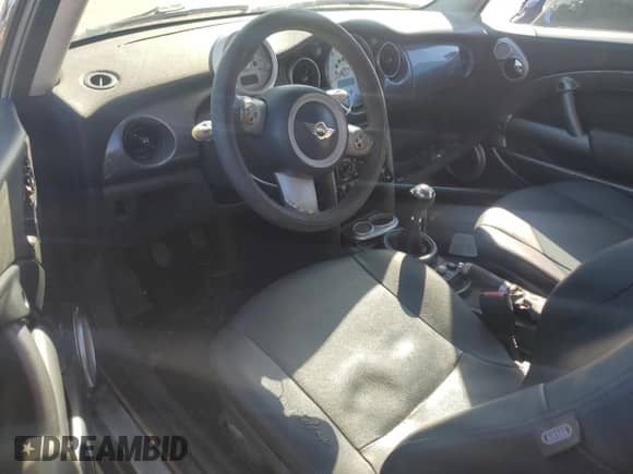 2005 MINI Hardtop with VIN WMWRC33425TC57990, listed as a Copart auction lot 86117205 with Not provided miles and Clean title. Bid and sale history available at DreamBid. Image 8.
