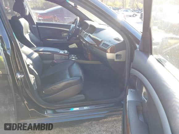 2006 BMW 7 Series 750i с VIN WBAHL83566DT04948, выставлен на аукционе IAAI как лот 41857813 с пробегом 239 691 миль миль и . История ставок и продаж доступна на DreamBid. Изображение 5.