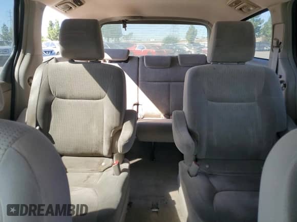 2010 Toyota Sienna CE z VIN 5TDKK4CC7AS320821, wystawiony jako Copart lot #71125375 z przebiegiem 173 465 mil mil oraz Szkoda całkowita • Salvage title. Historia ofert i sprzedaży dostępna na DreamBid. Obrazek 10.