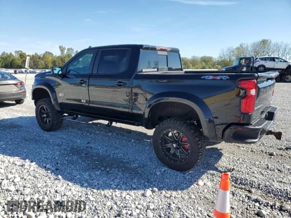 2019 Chevrolet Silverado 1500 RST with VIN 1GCUYEED1KZ322874, listed as a Copart auction lot 82314645 with 110,426 mi miles and Salvage title. Bid and sale history available at DreamBid. Image 2.